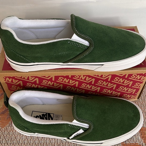 Vans WMNS Knu Slip
Green/True White
VN0009QDBGN
Sneakers - Picture 2 of 16